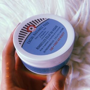 First aid beauty facial radiance pads